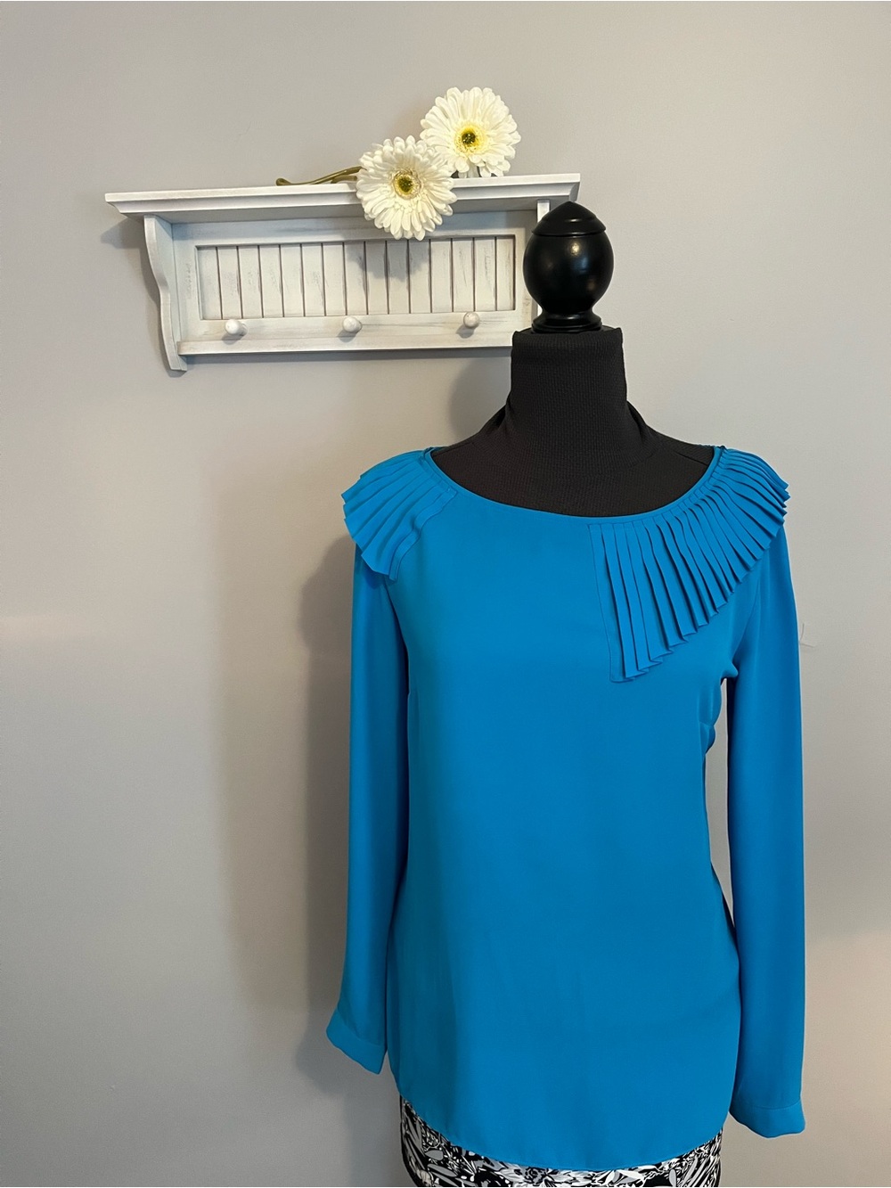 Banana Republic Bright Turquoise Pleated Shoulder detail  Long Sleeve Top EUC